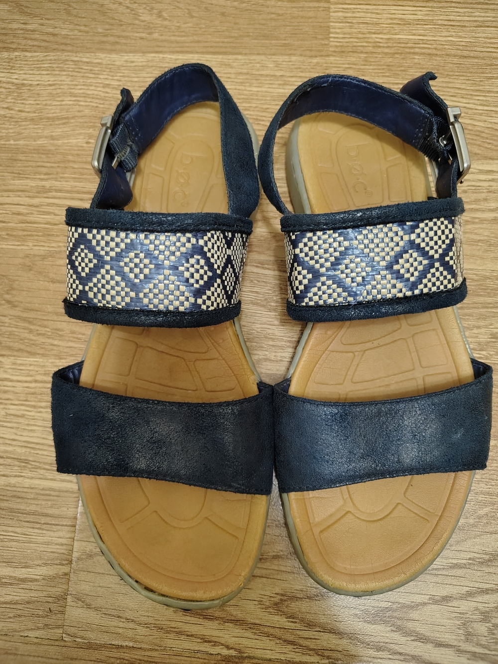 B.OC. Jorunn Sandals By Born Women's Size 7 Geometric Print Navy Blue White